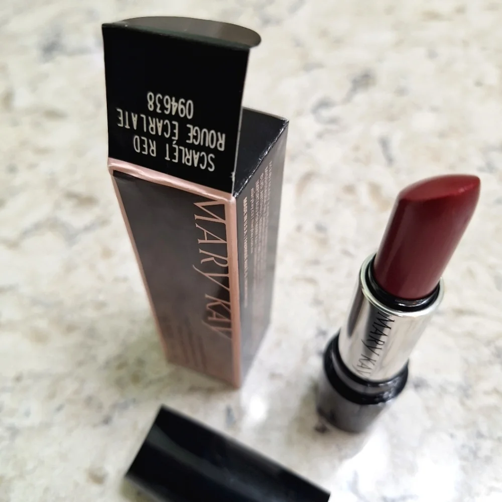 Mary Kay Gel Semi-Shine Long Lasting Lipstick - Scarlet Red Color NIB (Red)